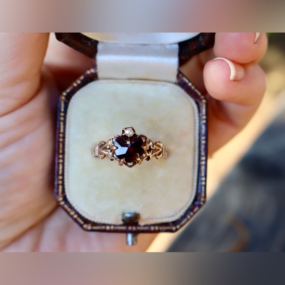Antique Victorian Garnet Heart Ring - Picture 10 of 10